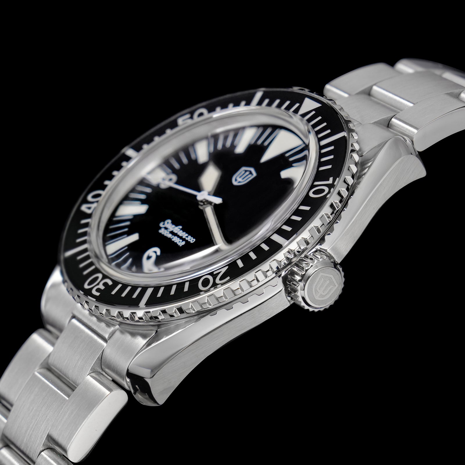 Angled WD1967Q photograph showing the raised crystal, black bezel, crown and steel case profile